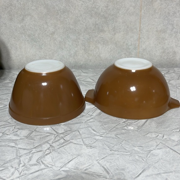 PYREX brown small bowls 401 1.5 pt 16 and 441 1.5 pt Cinderella bowl both brown - Picture 2 of 11